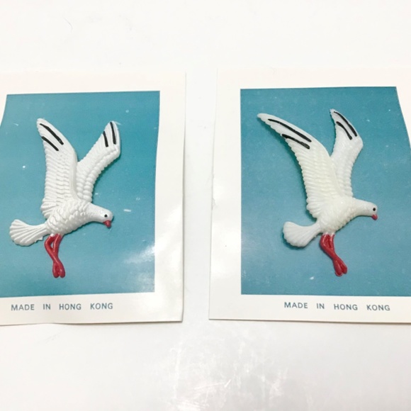 Vintage Seagull Plastic Brooch Pin Made in Hong Kong - Picture 2 of 8